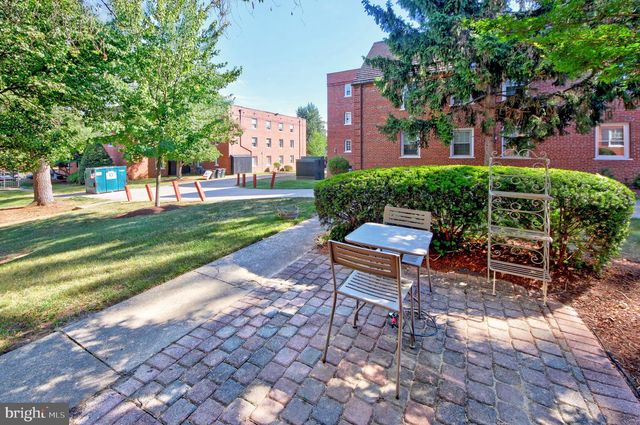 2110 SUITLAND TER SE, Washington, DC 20020