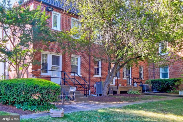 2110 SUITLAND TER SE, Washington, DC 20020