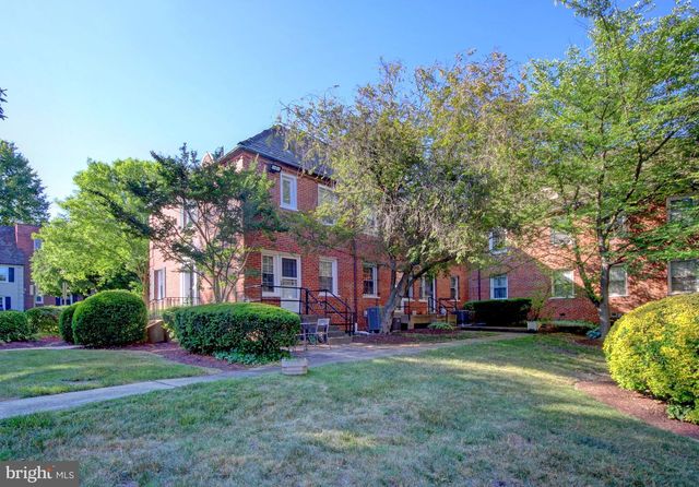 2110 SUITLAND TER SE, Washington, DC 20020