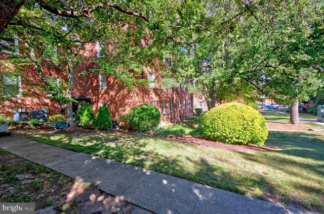 2110 SUITLAND TER SE, Washington, DC 20020