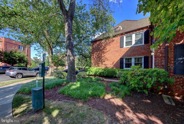 2110 SUITLAND TER SE, Washington, DC 20020