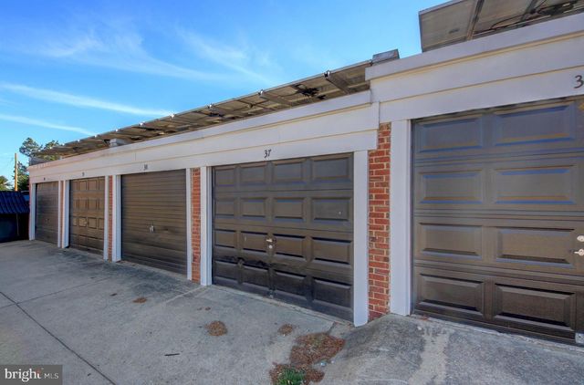 2110 SUITLAND TER SE, Washington, DC 20020