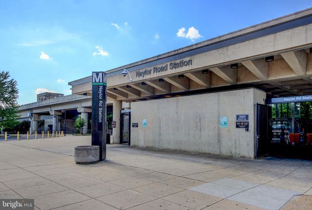 2110 SUITLAND TER SE, Washington, DC 20020