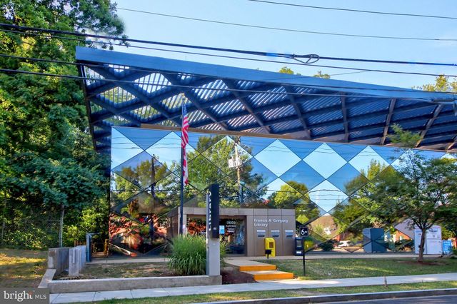 2110 SUITLAND TER SE, Washington, DC 20020