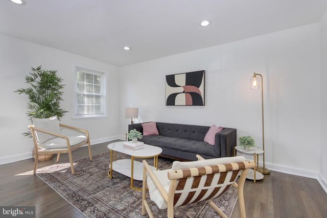 2110 SUITLAND TER SE, Washington, DC 20020