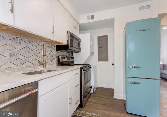 2110 SUITLAND TER SE, Washington, DC 20020
