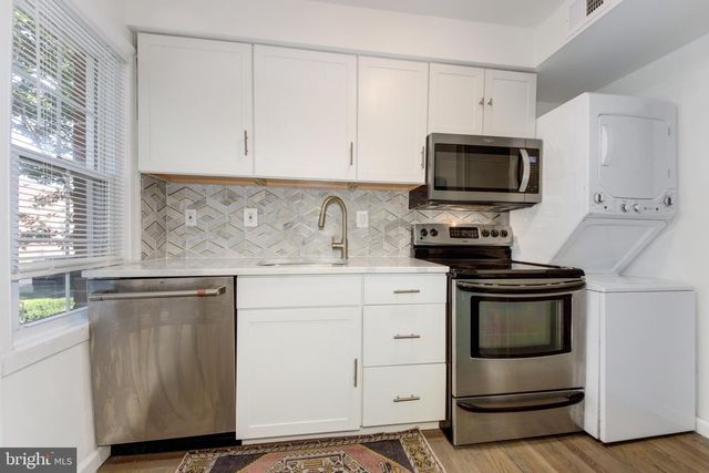 2110 SUITLAND TER SE, Washington, DC 20020