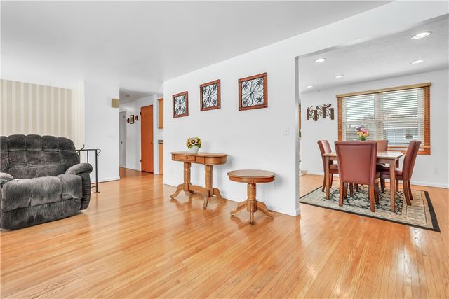 47 Newport Road, Irondequoit, NY 14622