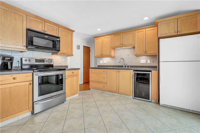 47 Newport Road, Irondequoit, NY 14622