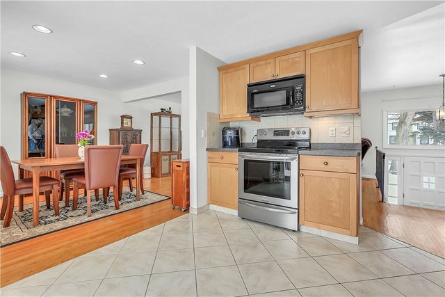 47 Newport Road, Irondequoit, NY 14622