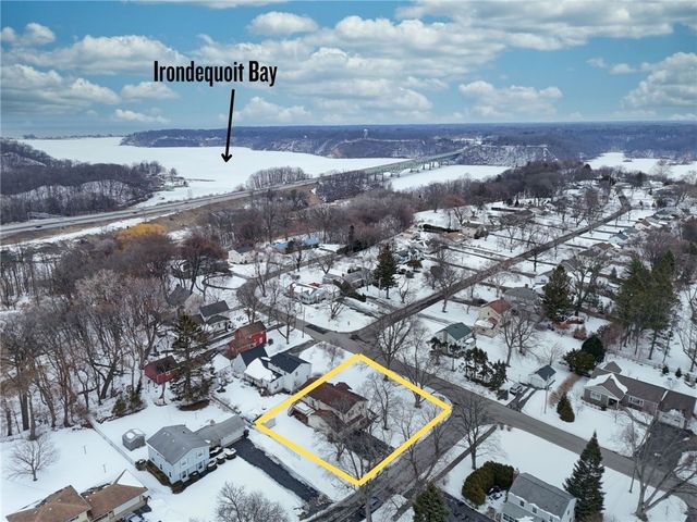 47 Newport Road, Irondequoit, NY 14622