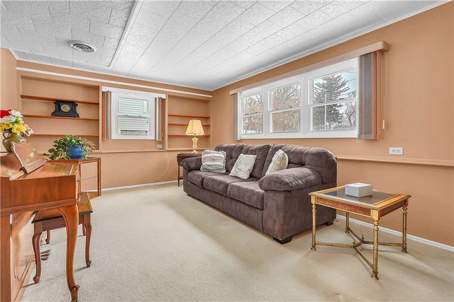 47 Newport Road, Irondequoit, NY 14622