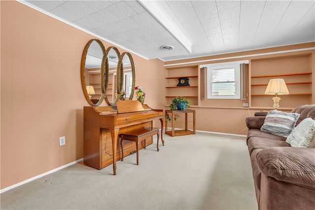 47 Newport Road, Irondequoit, NY 14622