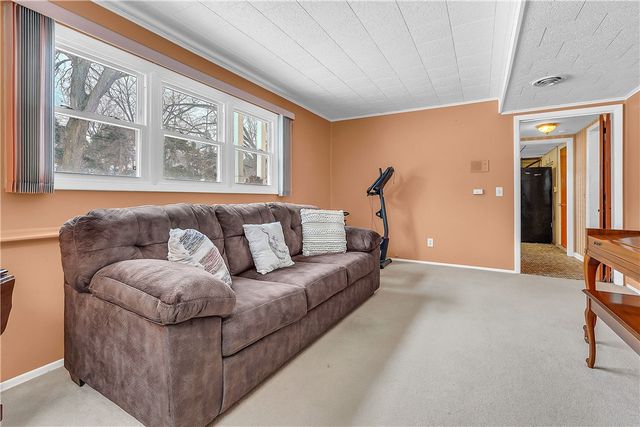 47 Newport Road, Irondequoit, NY 14622