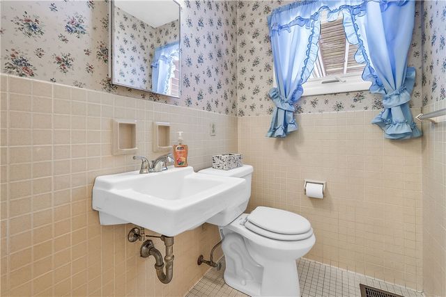 47 Newport Road, Irondequoit, NY 14622