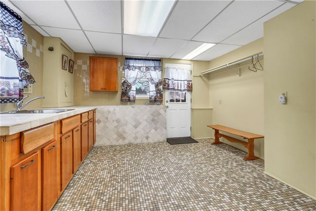 47 Newport Road, Irondequoit, NY 14622