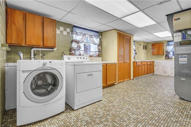 47 Newport Road, Irondequoit, NY 14622