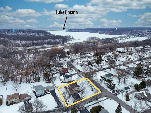 47 Newport Road, Irondequoit, NY 14622