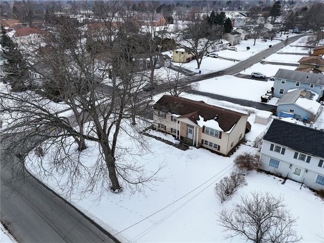 47 Newport Road, Irondequoit, NY 14622