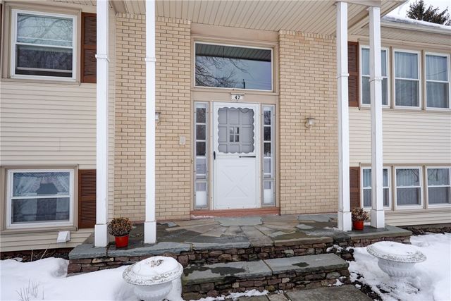 47 Newport Road, Irondequoit, NY 14622