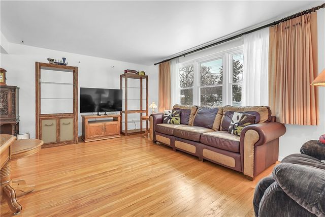 47 Newport Road, Irondequoit, NY 14622