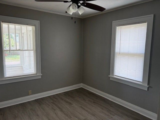 1021 N 5th Avenue E, Newton, IA 50208