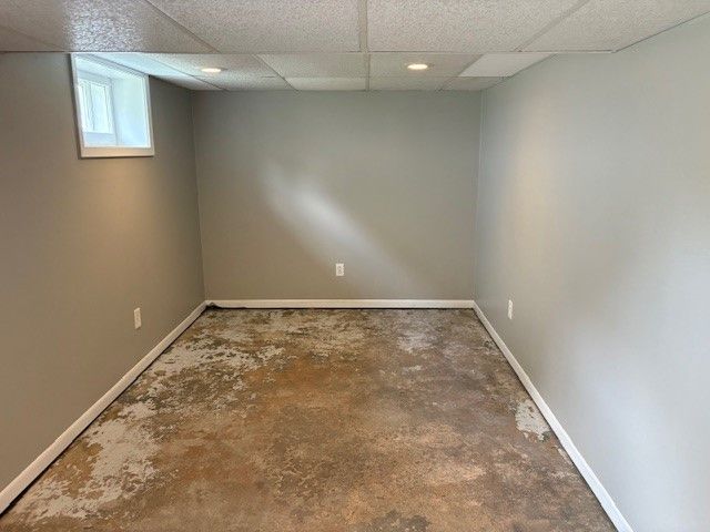 1021 N 5th Avenue E, Newton, IA 50208