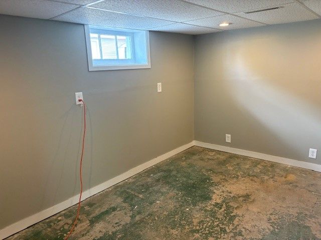 1021 N 5th Avenue E, Newton, IA 50208