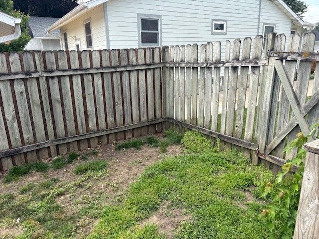 1021 N 5th Avenue E, Newton, IA 50208
