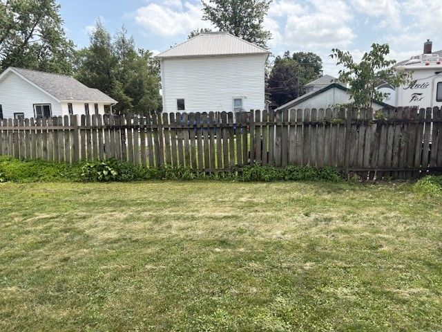 1021 N 5th Avenue E, Newton, IA 50208
