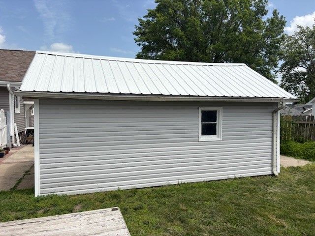 1021 N 5th Avenue E, Newton, IA 50208