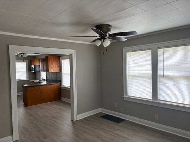1021 N 5th Avenue E, Newton, IA 50208