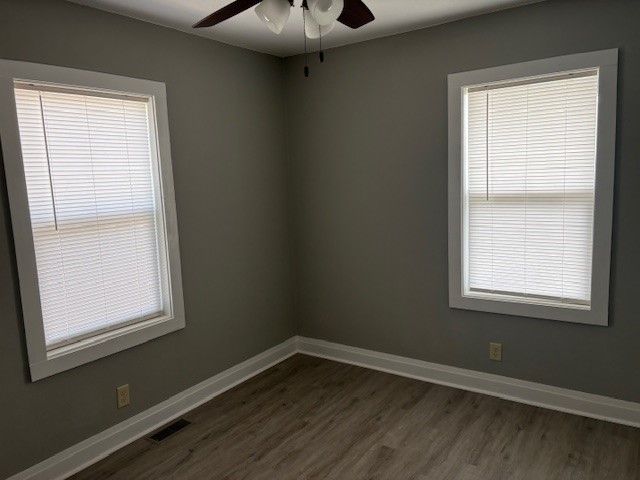 1021 N 5th Avenue E, Newton, IA 50208