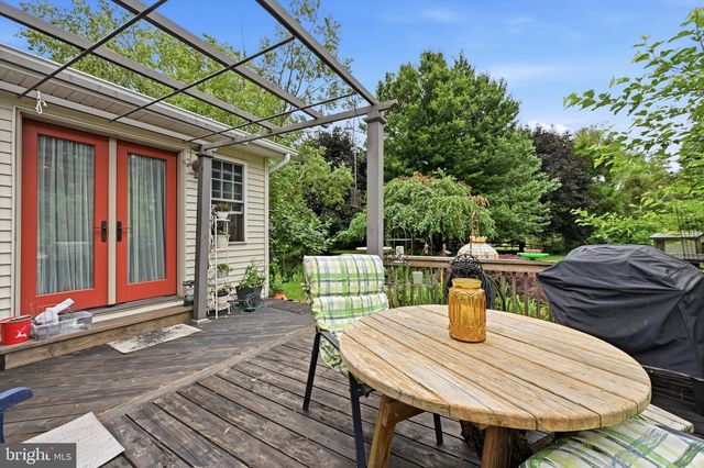 10 HOMESTEAD LN, Cochranville, PA 19330