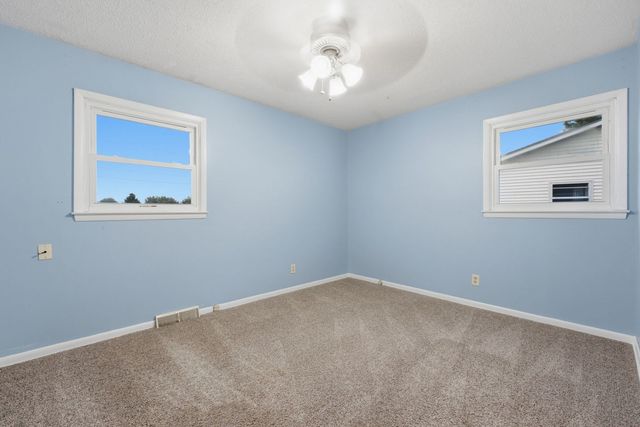 1428 Glenwood Drive, Leclaire, IA 52753