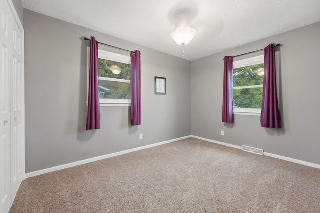 1428 Glenwood Drive, Leclaire, IA 52753