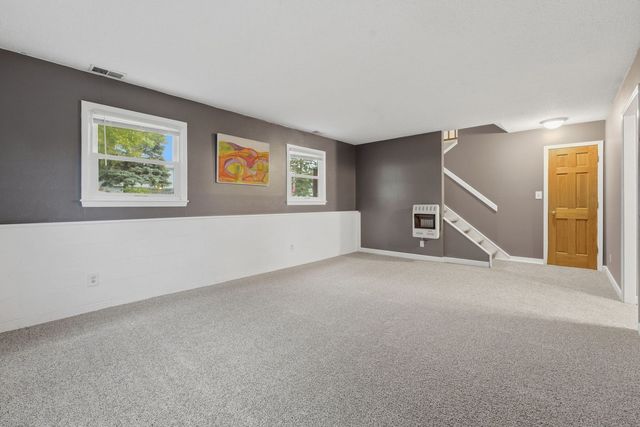 1428 Glenwood Drive, Leclaire, IA 52753