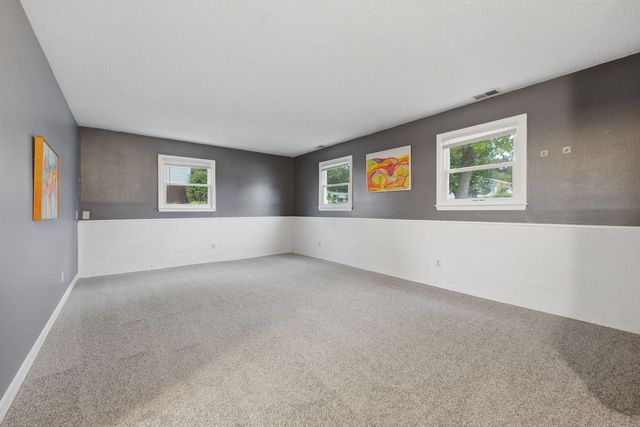 1428 Glenwood Drive, Leclaire, IA 52753