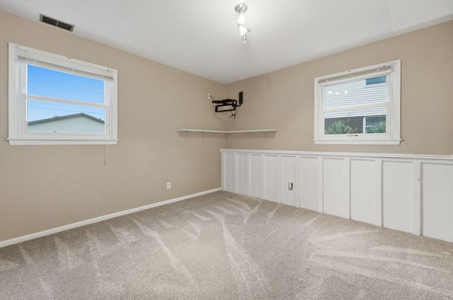 1428 Glenwood Drive, Leclaire, IA 52753