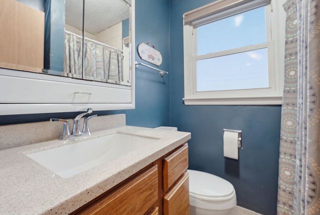 1428 Glenwood Drive, Leclaire, IA 52753