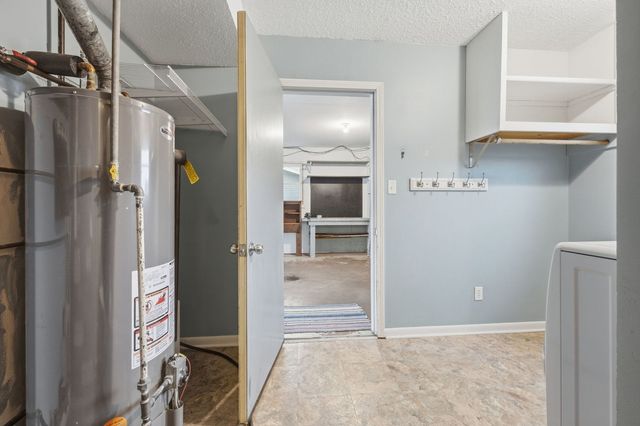 1428 Glenwood Drive, Leclaire, IA 52753