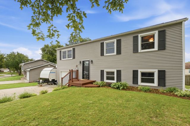 1428 Glenwood Drive, Leclaire, IA 52753