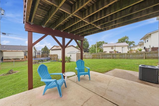 1428 Glenwood Drive, Leclaire, IA 52753