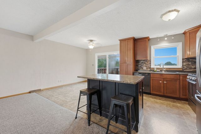 1428 Glenwood Drive, Leclaire, IA 52753