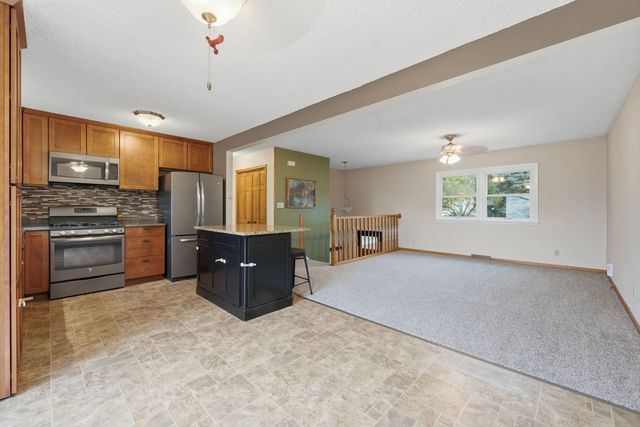 1428 Glenwood Drive, Leclaire, IA 52753