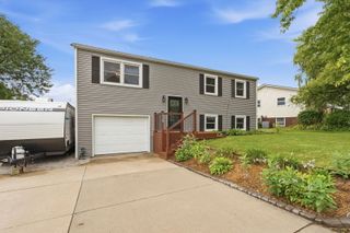 1428 Glenwood Drive, Leclaire, IA 52753