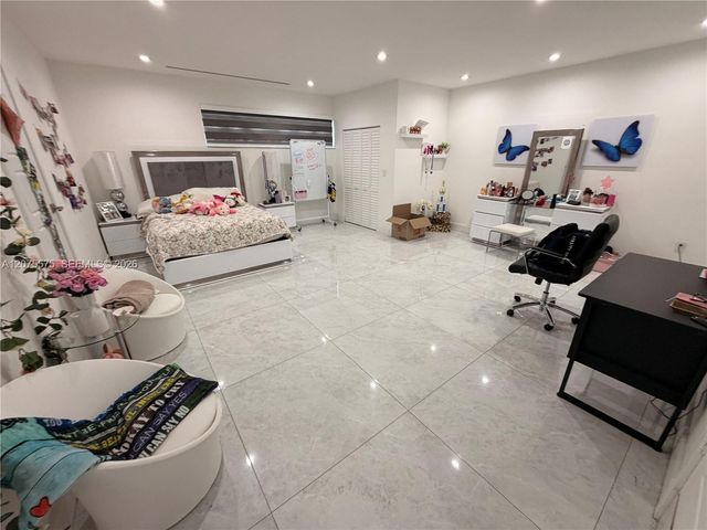13200 SW 25th Street, Miami, FL 33175
