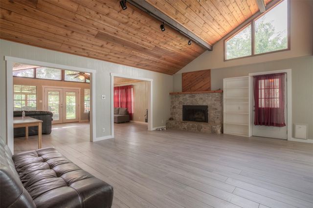 130 S Oak Bluff Drive, Trinity, TX 75862