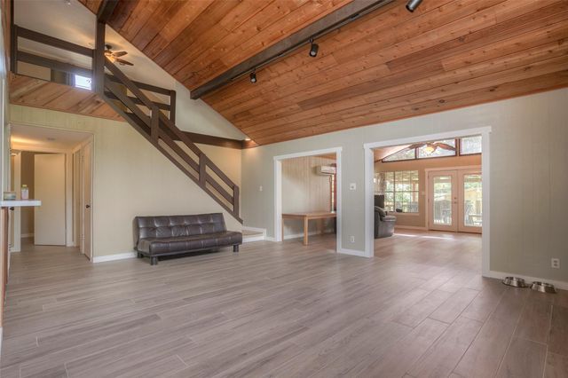 130 S Oak Bluff Drive, Trinity, TX 75862