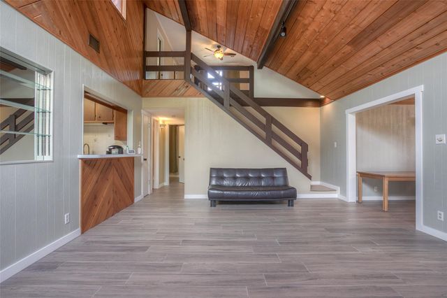 130 S Oak Bluff Drive, Trinity, TX 75862
